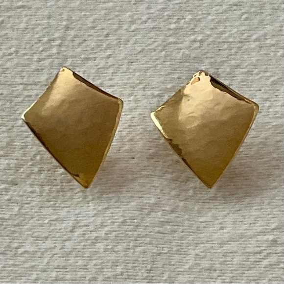 NWOT Gold Plated Kite/Shield Shape Post Earrings - Picture 1 of 5